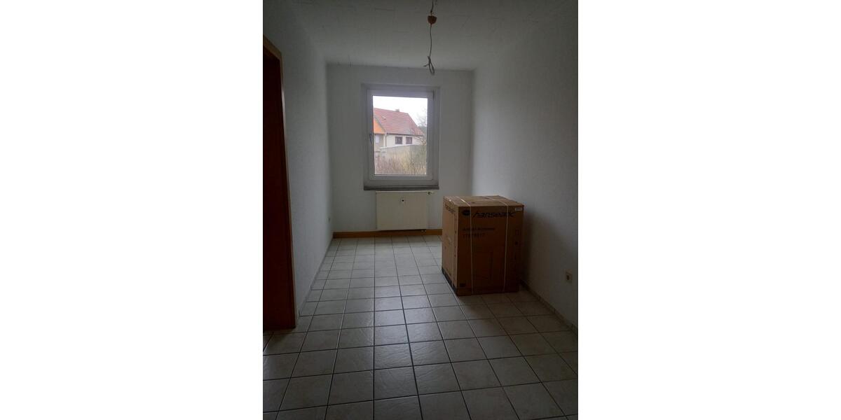 Etagenwohnung Köthen (Anhalt) - 4 Zimmer, 74 m&sup2;, 450&euro; | Angebot:24816334