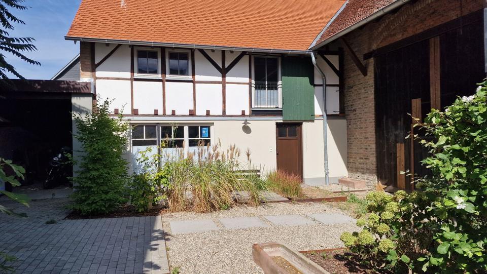 Modernes Fachwerkhaus in Hofreite in Oberursel - Natur+Anbdindung