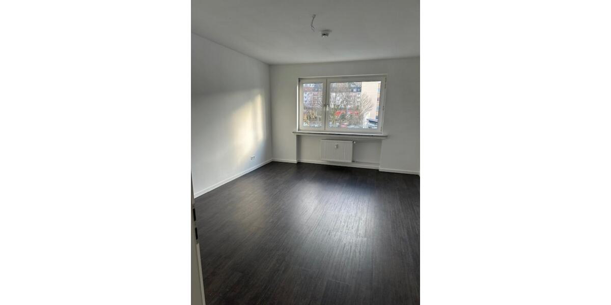 Kernsanierte schicke 2-Zimmer Wohnung mit EinbaukückeBalkon 2 zimmer