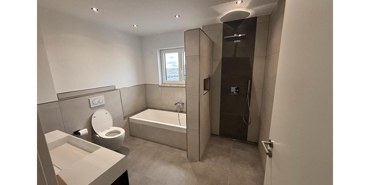 Etagenwohnung Köfering - 4 Zimmer, 140 m&sup2;, 1.700&euro; | Angebot:26534466