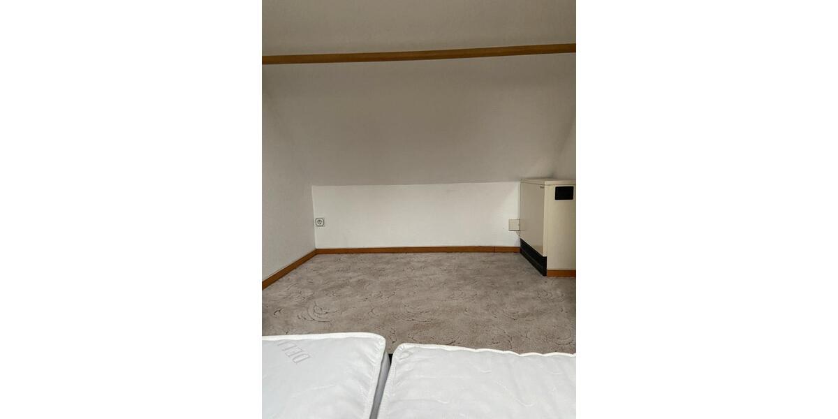 Dachgeschoßwohnung Burg Stargard - 2 Zimmer, 56 m&sup2;, 300&euro; | Angebot:23293987