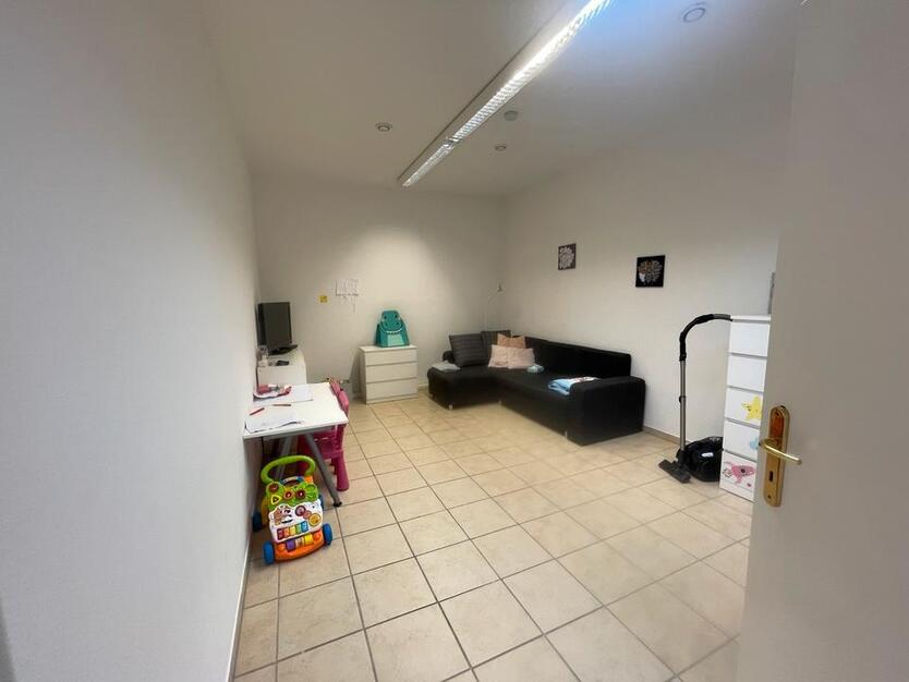 Größzügiges Büro zu vermieten