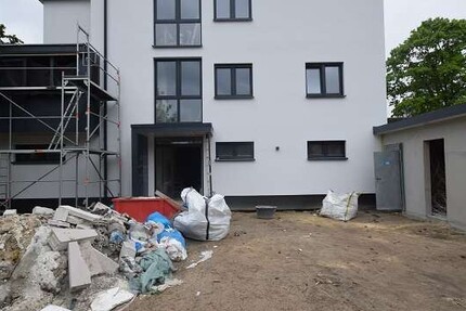 Hoch moderne Penthouse-Wohnung Neubau zum 1.7.2026 Rollläden + Stellplatz + Dachterrasse ohne Küche - Haus Weyhe Leeste | Angebot:26621609