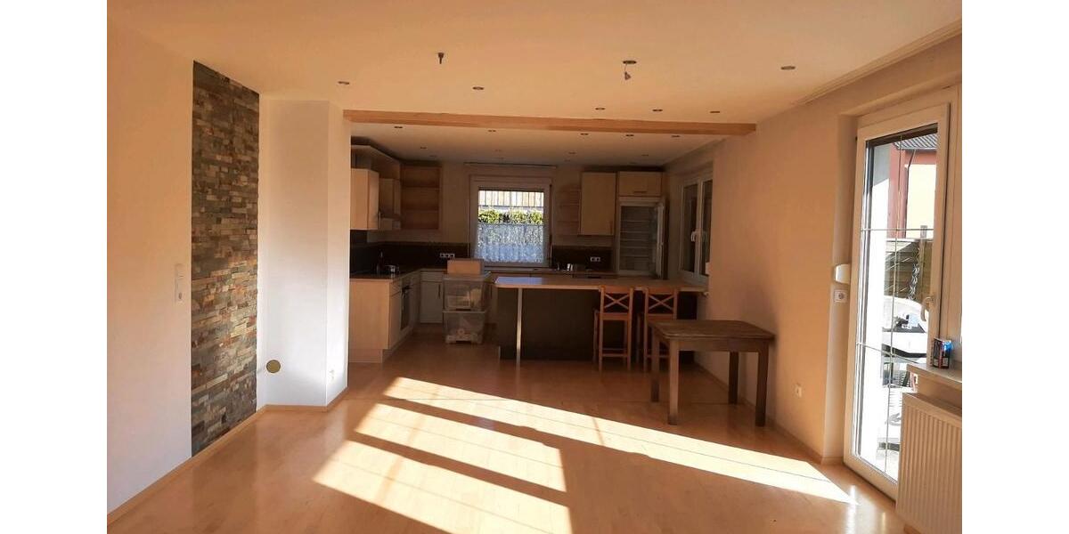 Etagenwohnung Deggendorf - 5 Zimmer, 1 m&sup2;, 1.200&euro; | Angebot:25298360