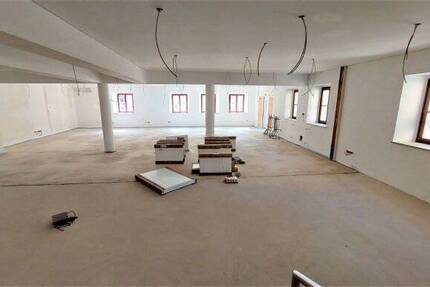 Gewerbeobjekt Weiden in der Oberpfalz Weiden - 5 Zimmer, 320 m&sup2;, 3.800&euro; | Angebot:25673593