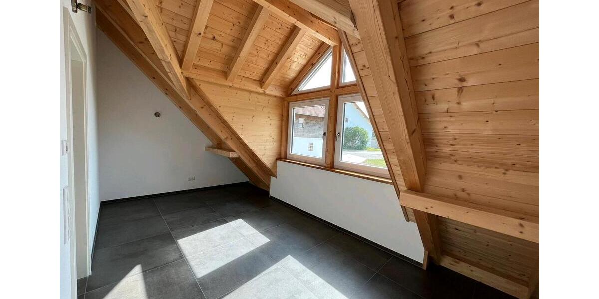 Dachgeschoßwohnung Finning - 3 Zimmer, 67 m&sup2;, 1.220&euro; | Angebot:26422266