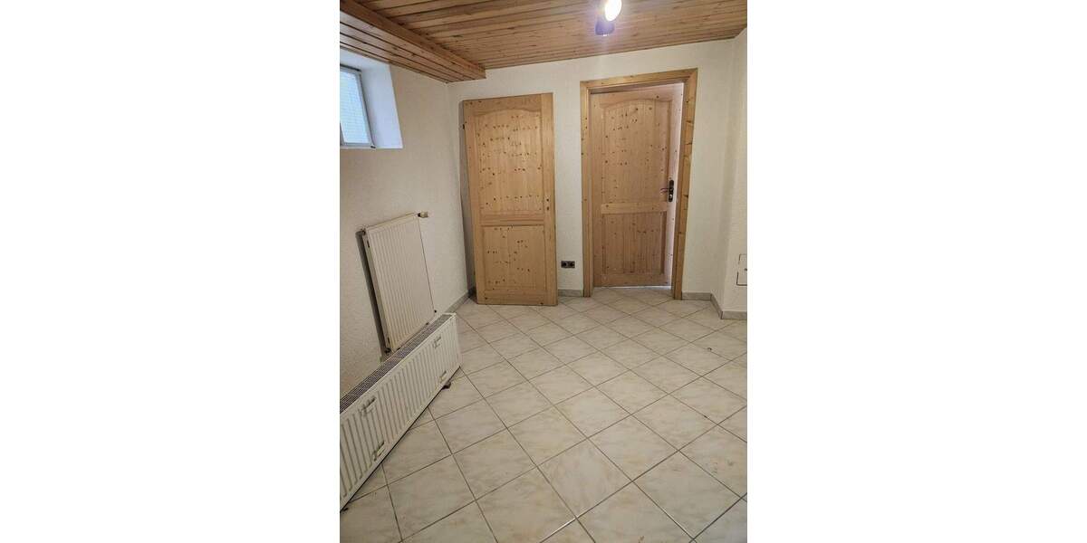 Hauptwohnung in Zweifamilienhaus mit Garage und Werkstattraum 4 zimmer