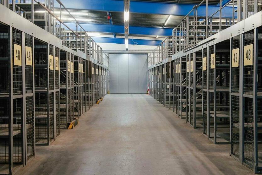 außergewöhnliche Lagerhalle mit 2.800 Lagerplätzen