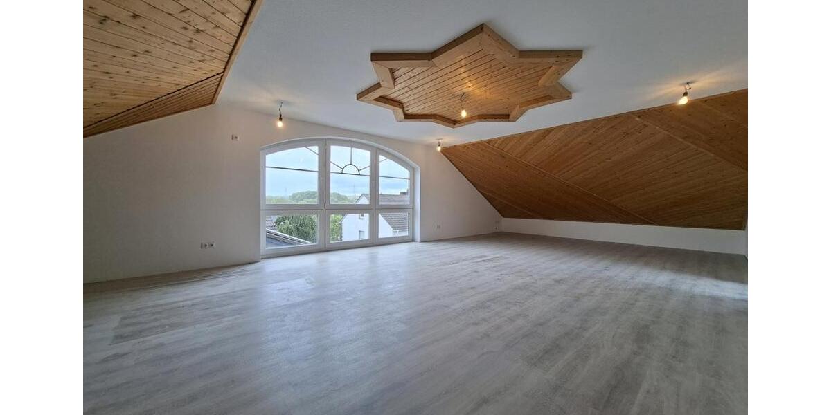 Dachgeschoßwohnung Büren - 3 Zimmer, 100 m&sup2;, 800&euro; | Angebot:23245154