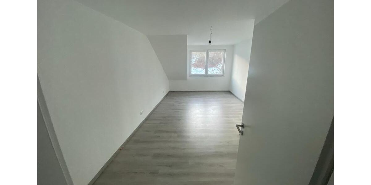 Dachgeschoßwohnung Nabburg - 3 Zimmer, 109 m&sup2;, 800&euro; | Angebot:24876207