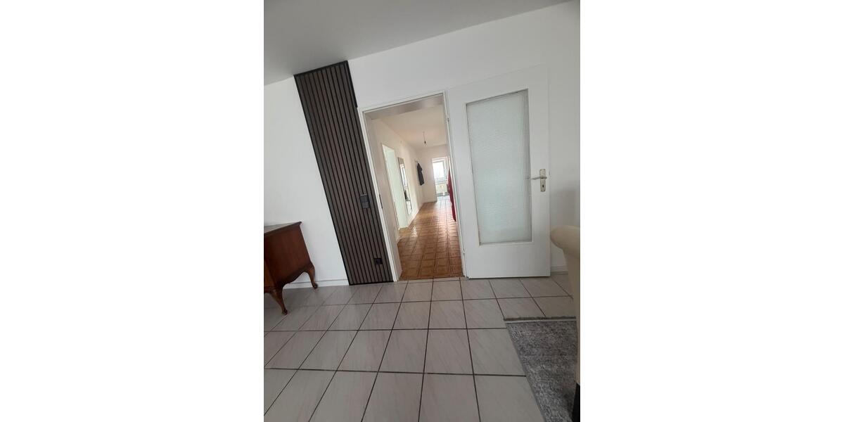 Dachgeschoßwohnung Hemsbach - 3 Zimmer, 78 m&sup2;, 930&euro; | Angebot:24755075