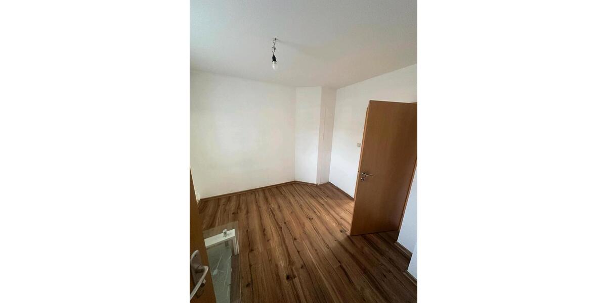 Erdgeschoßwohnung Flöha - 3 Zimmer, 725 m&sup2;, 450&euro; | Angebot:25903580