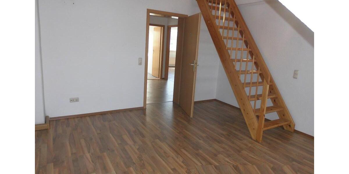 Dachgeschoßwohnung Riesa - 3 Zimmer, 72 m&sup2;, 350&euro; | Angebot:24877914