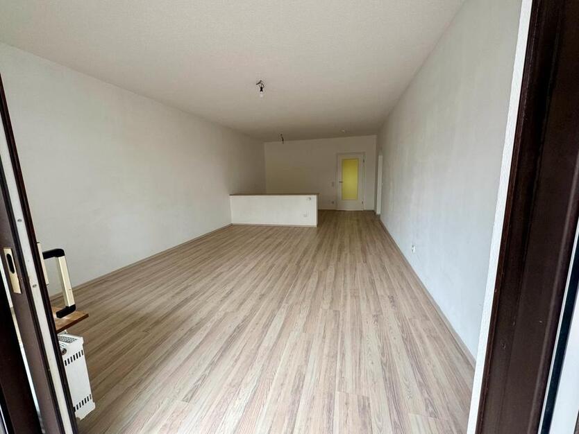 2 Zimmer Wohnung (Balkon, TG), hell, großzügig, Toplage zimmer