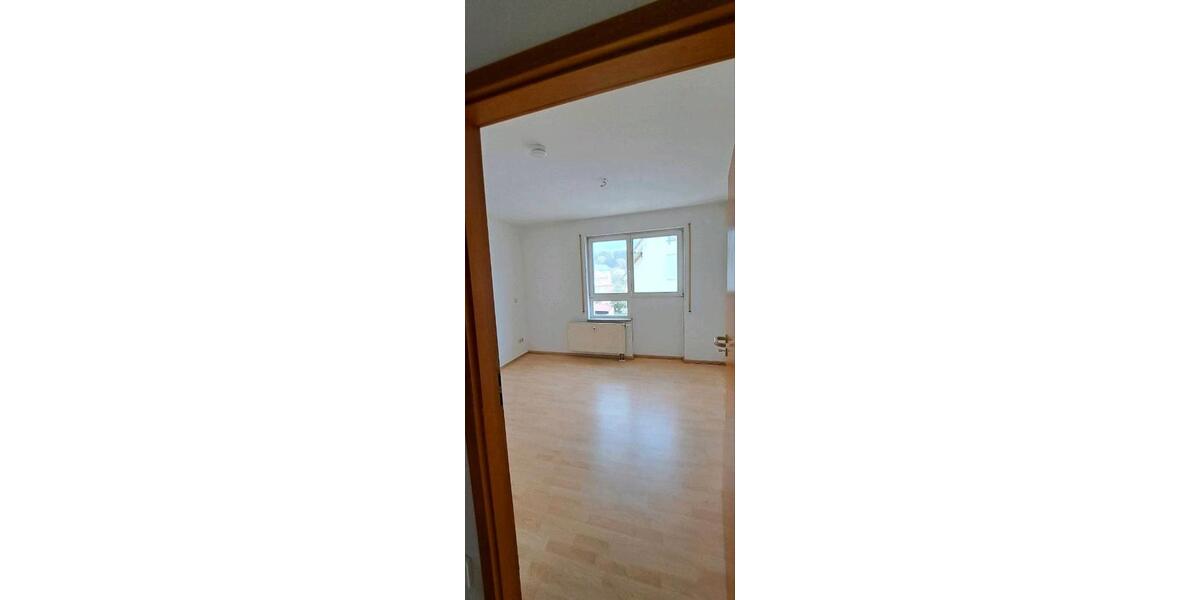 Dachgeschoßwohnung Eisfeld - 3 Zimmer, 65 m&sup2;, 650&euro; | Angebot:26449225