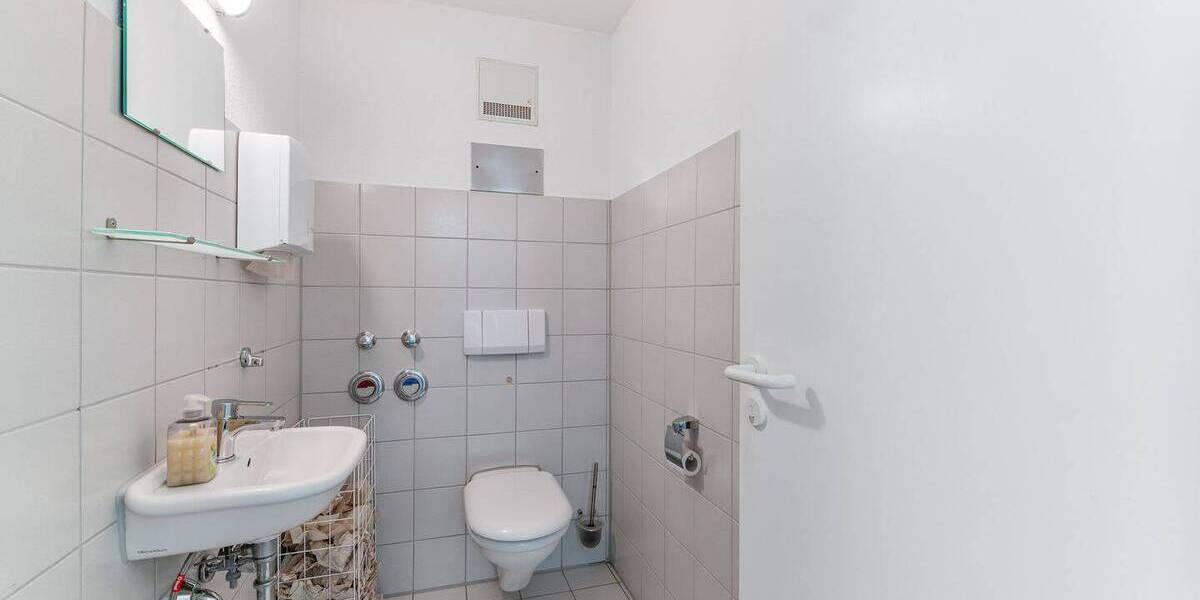 Gewerbeobjekt Oberstenfeld - 6 Zimmer, 1.650&euro; | Angebot:26799209