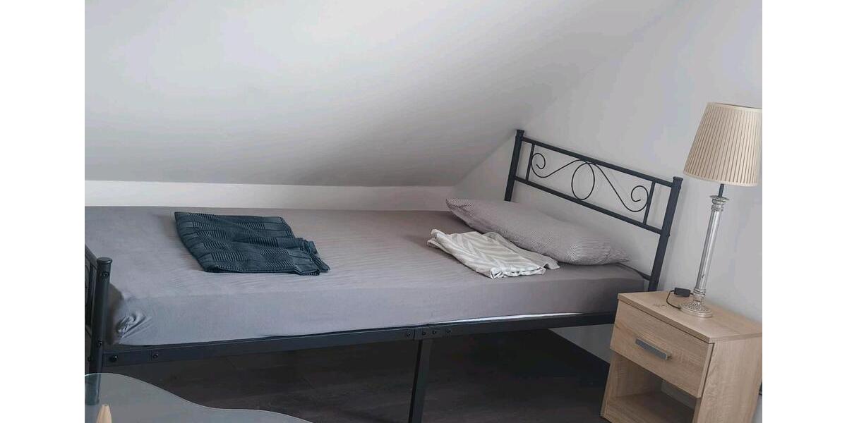 Dachgeschoßwohnung Königswinter - 1 Zimmer, 20 m&sup2;, 350&euro; | Angebot:25232928