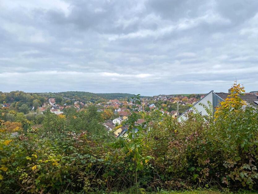 Schöne 1-Zi.-Wohn. WÜ-Versbach – Terrasse, EBK & Stellplatz zimmer