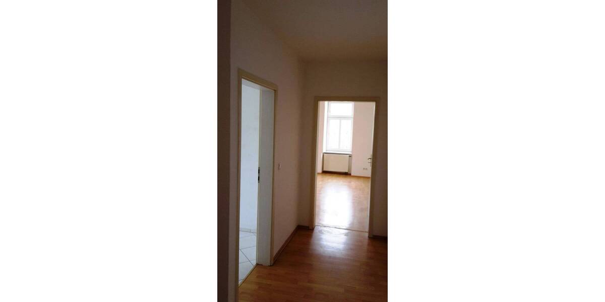 Etagenwohnung Gera Innenstadt - 2 Zimmer, 55 m&sup2;, 330&euro; | Angebot:26154819
