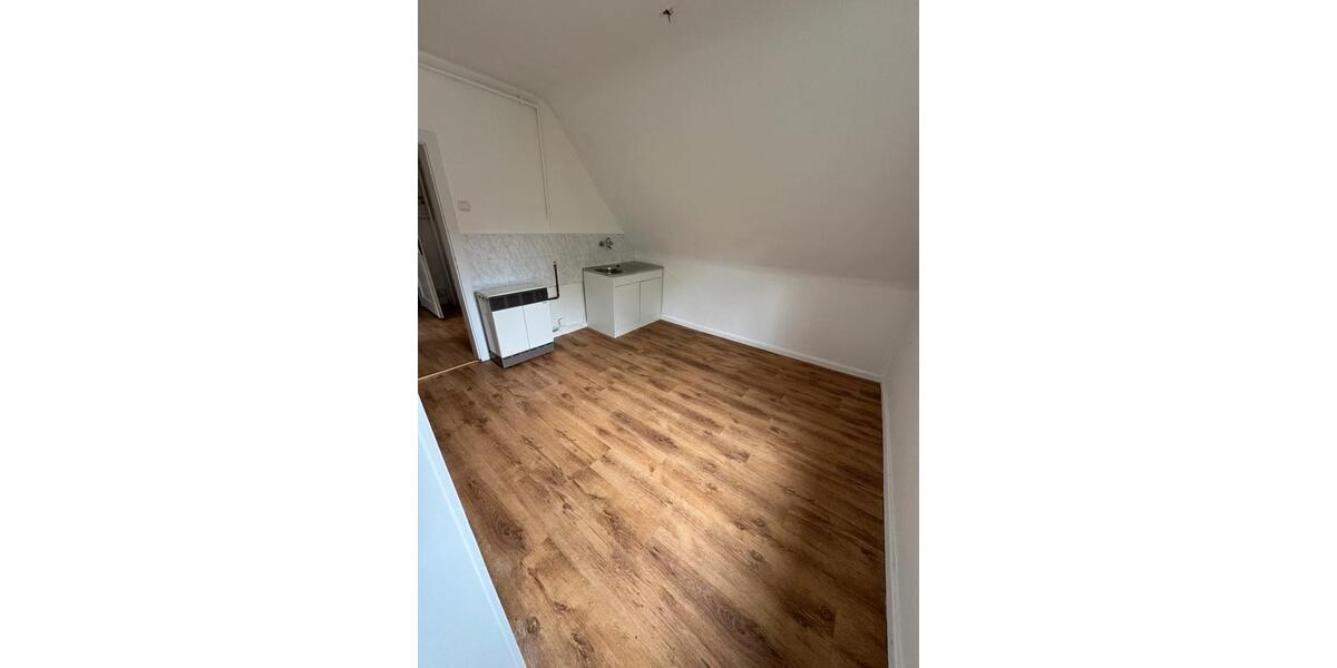 Dachgeschoßwohnung Kassel Harleshausen - 2 Zimmer, 36 m&sup2;, 560&euro; | Angebot:26648519