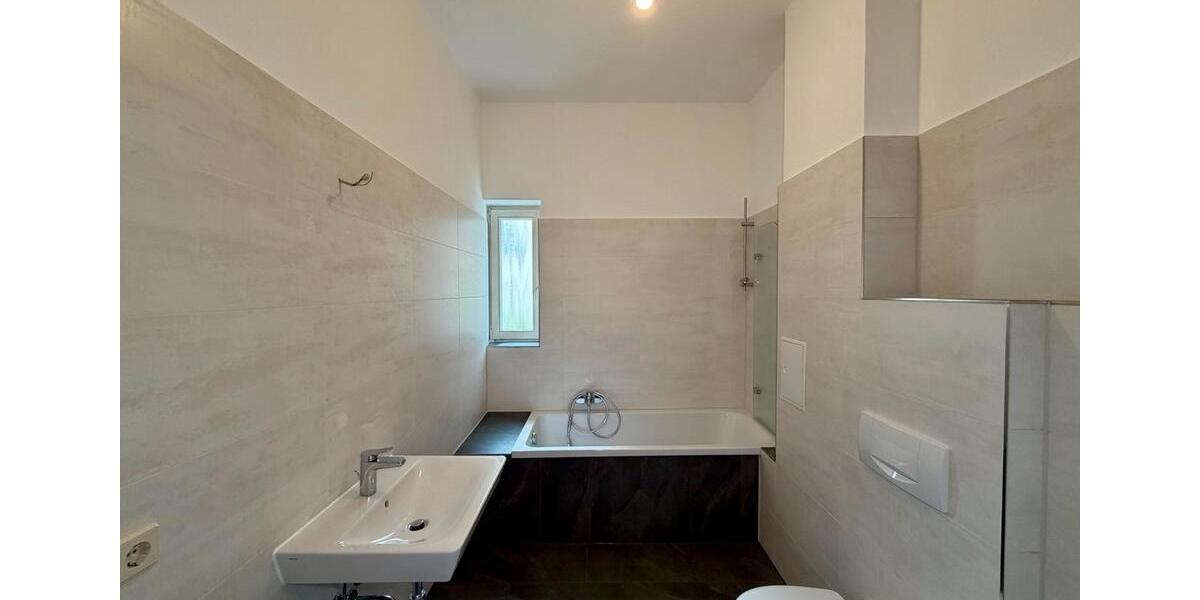 Erdgeschoßwohnung Naumburg (Saale) - 4 Zimmer, 120 m&sup2;, 950&euro; | Angebot:26588579