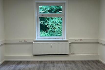 2389 - Bürofläche, zusätzliche Lagerhalle möglich zimmer