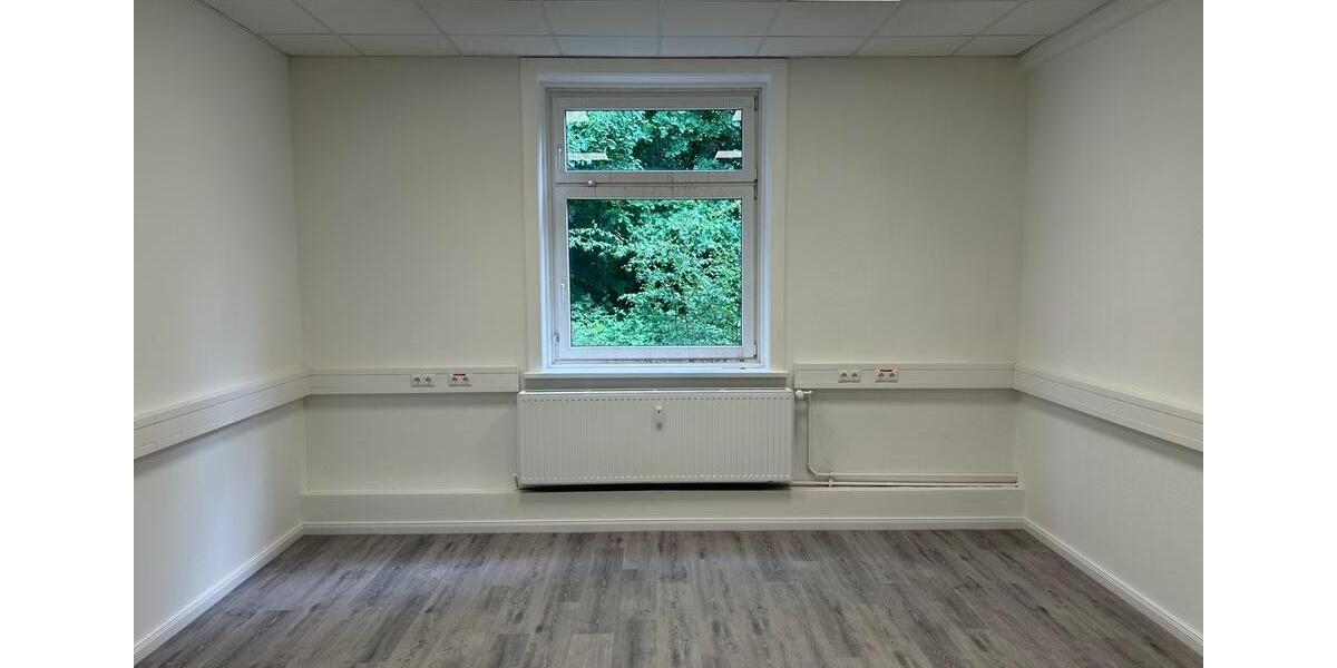 2389 - Bürofläche, zusätzliche Lagerhalle möglich zimmer