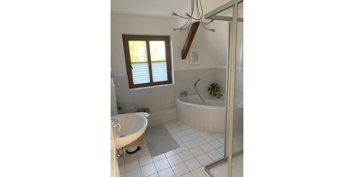 Etagenwohnung Adelheidsdorf - 4 Zimmer, 120 m&sup2;, 996&euro; | Angebot:25656805