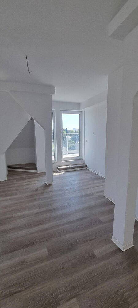 Schöne, helle 4-Zimmer-Wohnung mit Balkon in Magdeburg - 122 m²