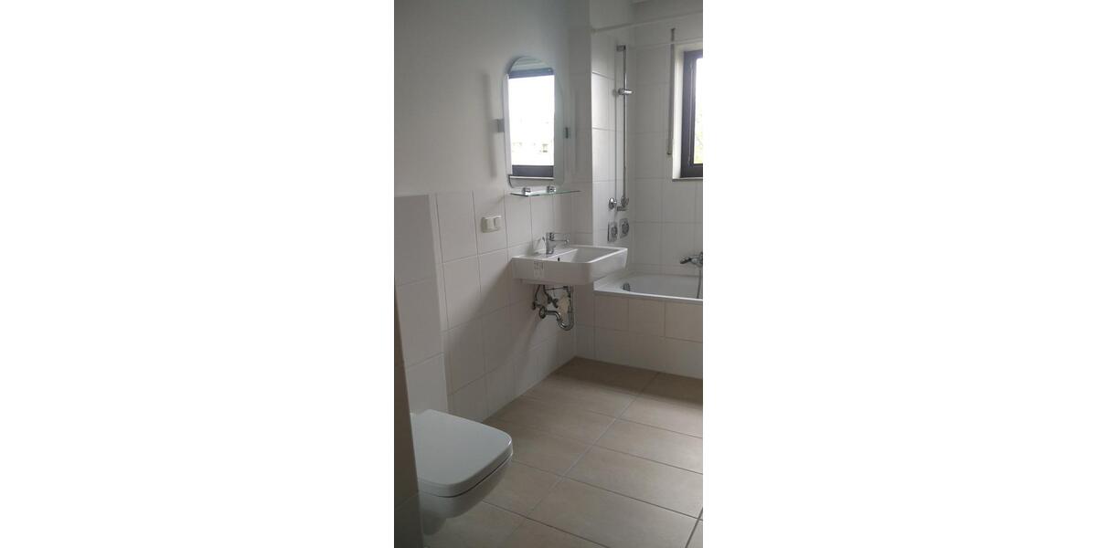 Etagenwohnung Offenbach am Main Hafen - 3 Zimmer, 84 m&sup2;, 880&euro; | Angebot:26700029