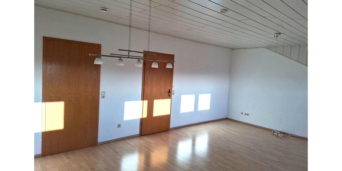 Dachgeschoßwohnung Sinsheim - 3 Zimmer, 77 m&sup2;, 720&euro; | Angebot:26166083