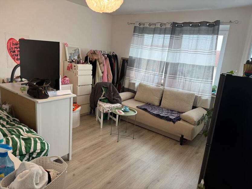 1 Zimmer Wohnung mit Balkon zimmer