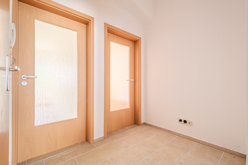 NEUES WANNEN-DUSCHBAD MIT FENSTER – SCHÖNER BALKON – RUHIG & ZENTRAL GELEGEN
