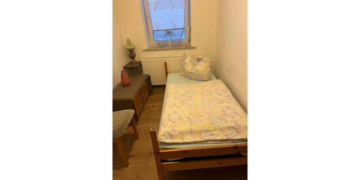 Wohnen auf Zeit Meerane - 4 Zimmer, 80 m&sup2;, 14&euro; | Angebot:26680613