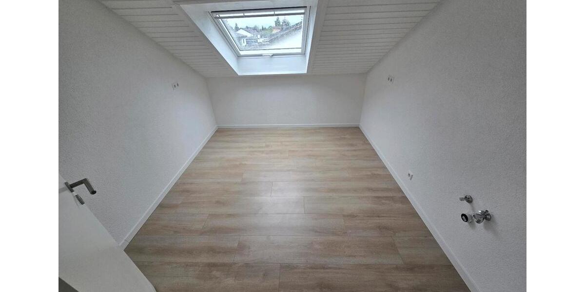 Dachgeschoßwohnung Essingen - 3 Zimmer, 115 m&sup2;, 1.190&euro; | Angebot:26475185