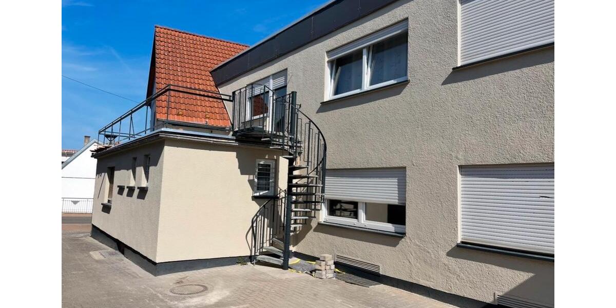 Sehr schöne 4ZKB-Altbauwohnung mit grosser Terrasse & Loft in Dur 4 zimmer