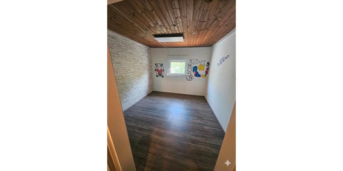 Etagenwohnung Lindenberg - 4 Zimmer, 90 m&sup2;, 850&euro; | Angebot:26580459