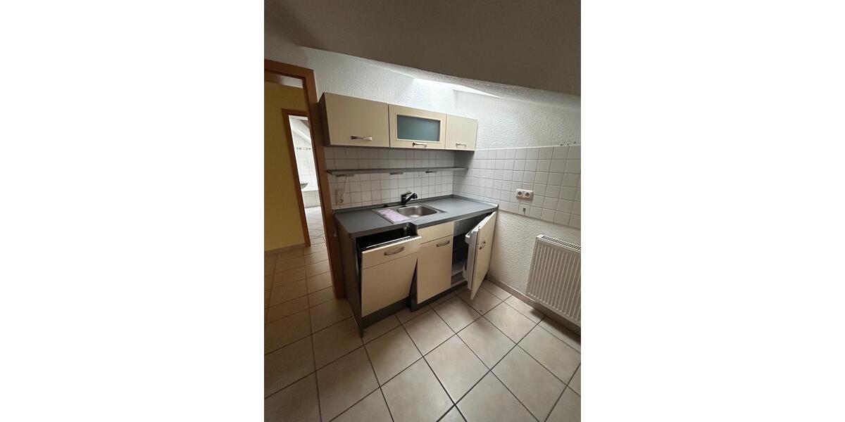 Dachgeschoßwohnung Niedenstein - 4 Zimmer, 94 m&sup2;, 600&euro; | Angebot:25340606