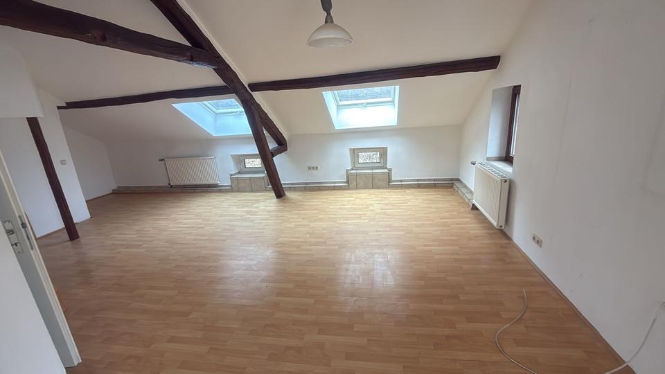 Dachgeschoßwohnung Stolberg (Rheinland) - 3 Zimmer, 100 m&sup2;, 950&euro; | Angebot:26026057