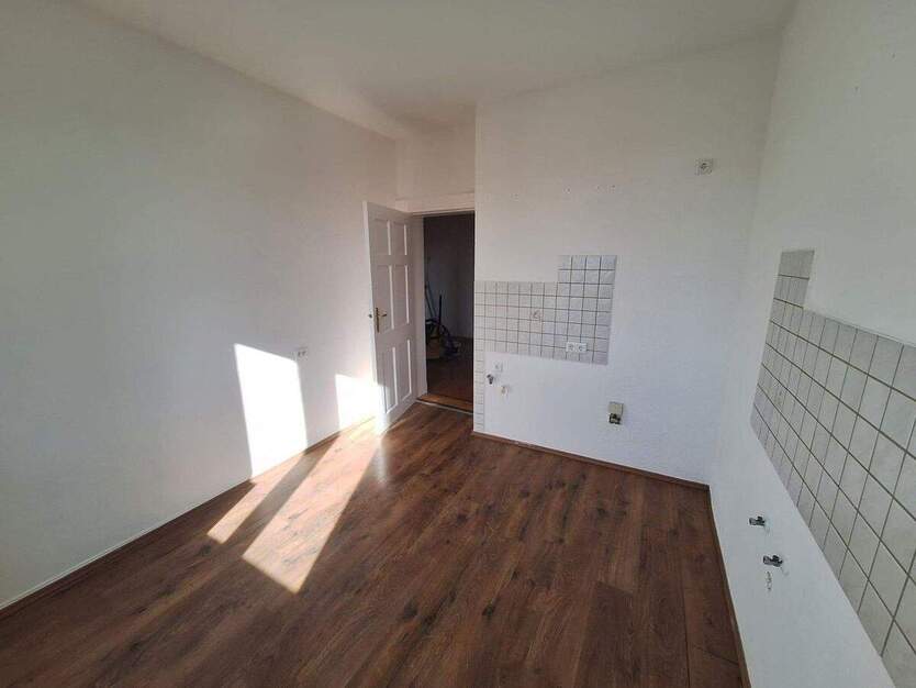 Großzügige, helle 5-Zimmer-Dachgeschosswohnung im Altbau - ruhige Lage mit Weitblick in Ammendorf 5 zimmer