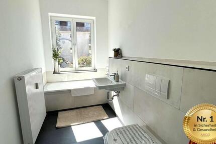 Neu & in Renovierung I sonnige Loggia I moderne Einbauküche 3 zimmer