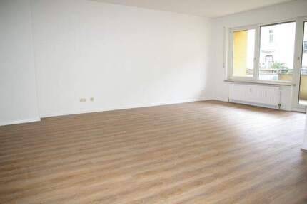 RENOVIERT! Helle 2 Zimmer Wohnung mit EBK und Balkon in NürnbergNibelungen