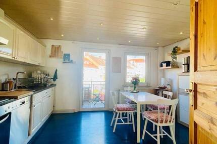 Schöne 4,5 Zimmer Wohnung - 2 Wohnebenen -ca. 107 Quadratmeter -Balkon-90489 Nürnberg