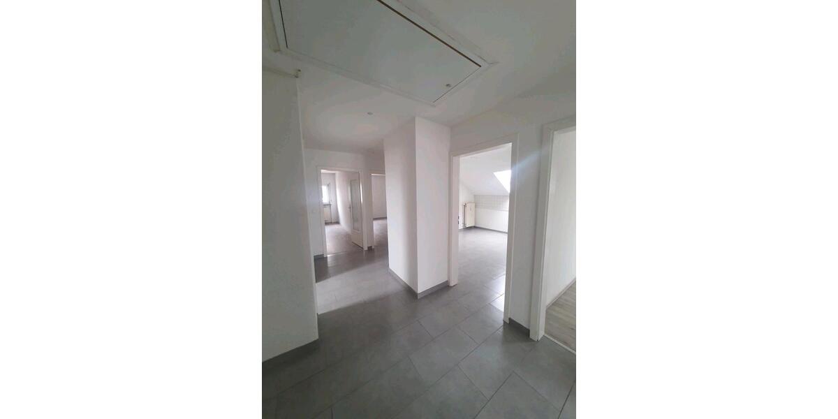 Dachgeschoßwohnung Altlußheim - 4 Zimmer, 77 m&sup2;, 1.000&euro; | Angebot:25196129