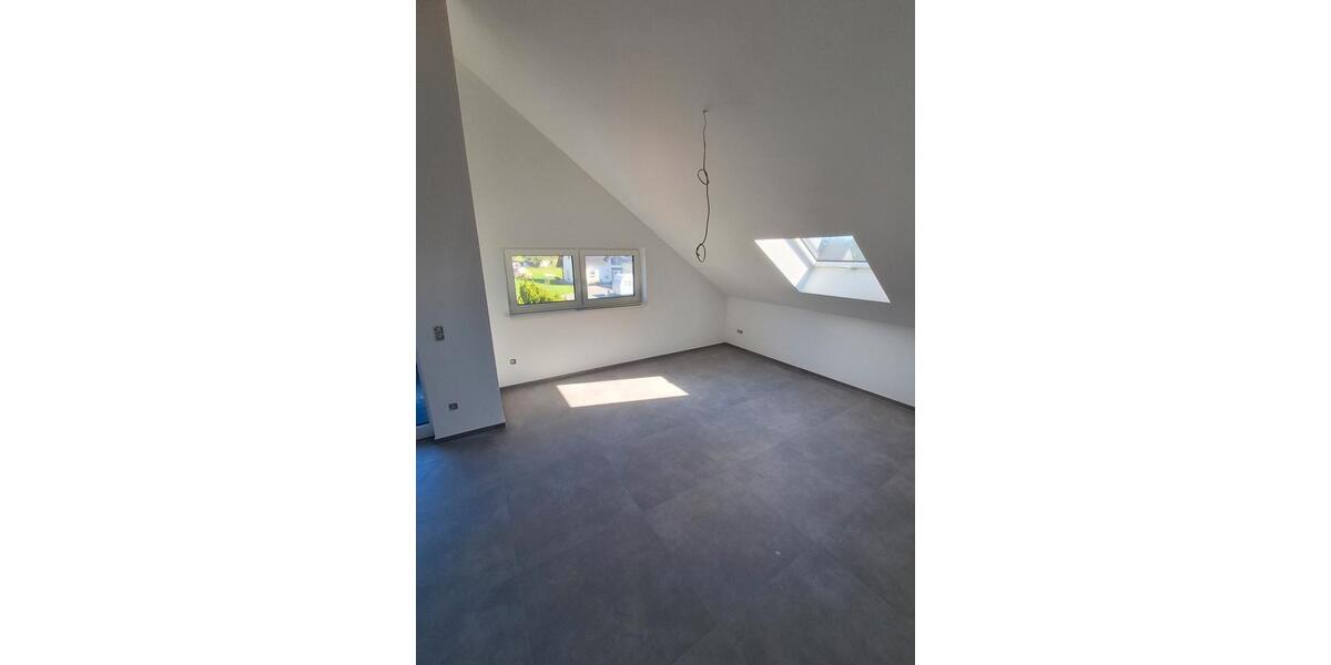 Dachgeschoßwohnung Kirchberg (Hunsrück) - 3 Zimmer, 96 m&sup2;, 1.075&euro; | Angebot:26689076