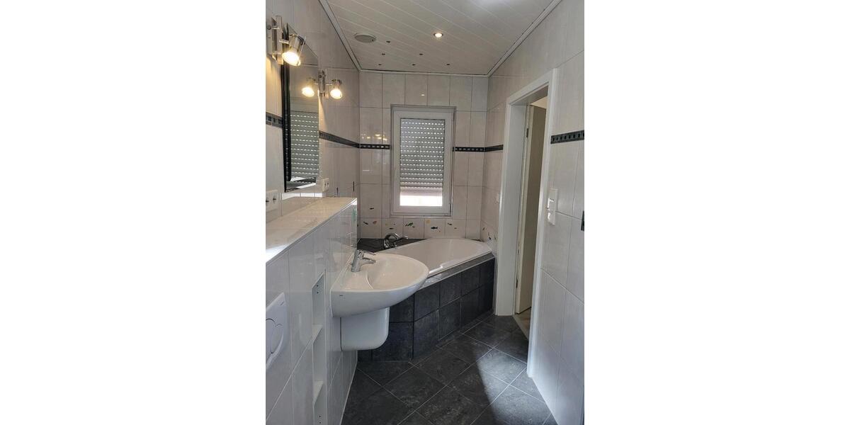 Erdgeschoßwohnung Bremen Burglesum - 4.5 Zimmer, 125 m&sup2;, 1.350&euro; | Angebot:25988237