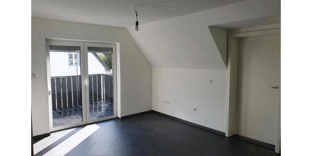 Dachgeschoßwohnung Lauingen (Donau) - 4 Zimmer, 100 m&sup2;, 1.000&euro; | Angebot:26573313