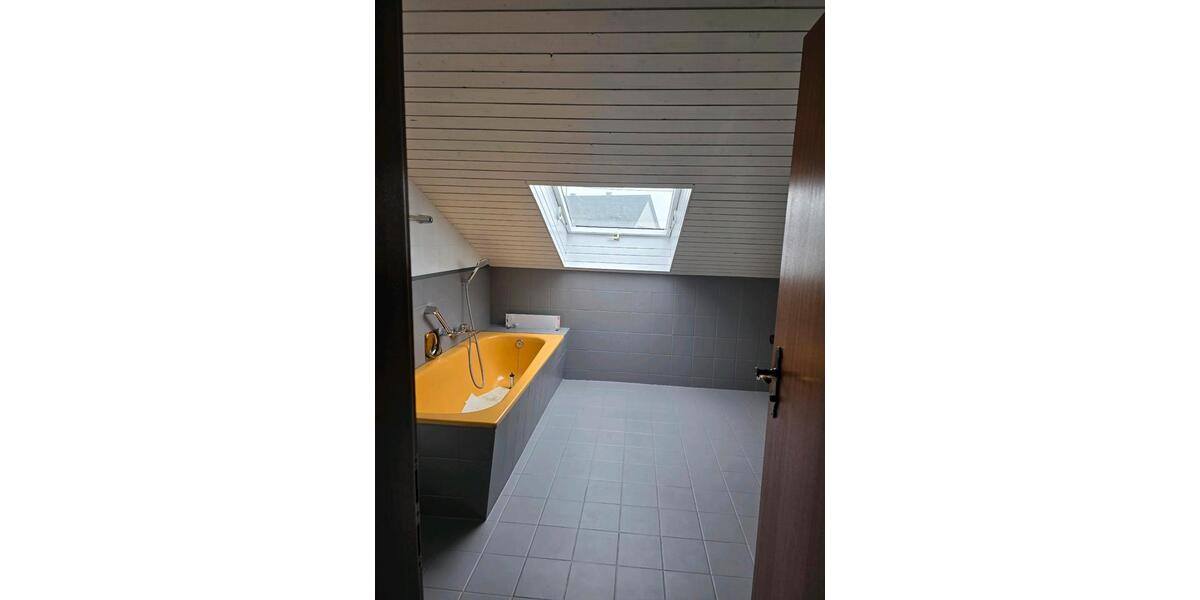 Dachgeschoßwohnung Wallhausen - 3.5 Zimmer, 125 m&sup2;, 890&euro; | Angebot:25638397