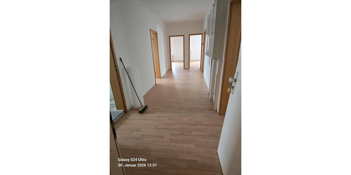 Etagenwohnung Uetze - 4 Zimmer, 130 m&sup2;, 1.150&euro; | Angebot:23272612
