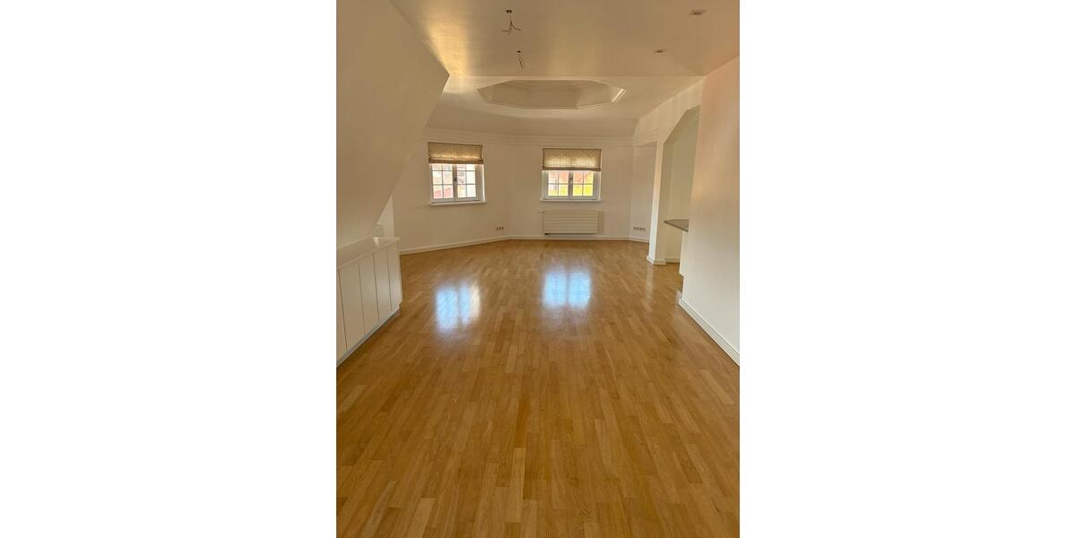 Dachgeschoßwohnung Coburg - 3 Zimmer, 100 m&sup2;, 1.250&euro; | Angebot:26413743